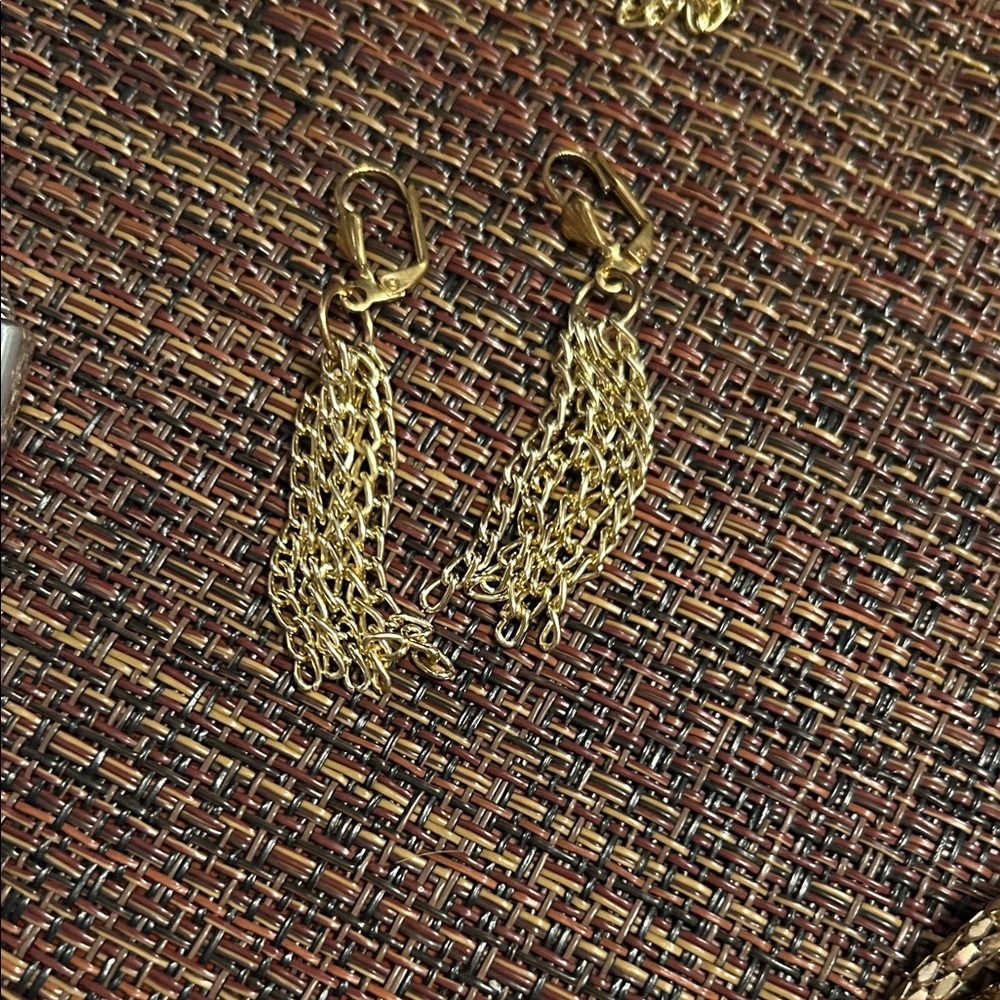 Chic Gold Chain & Earrings - Picture 7 of 13